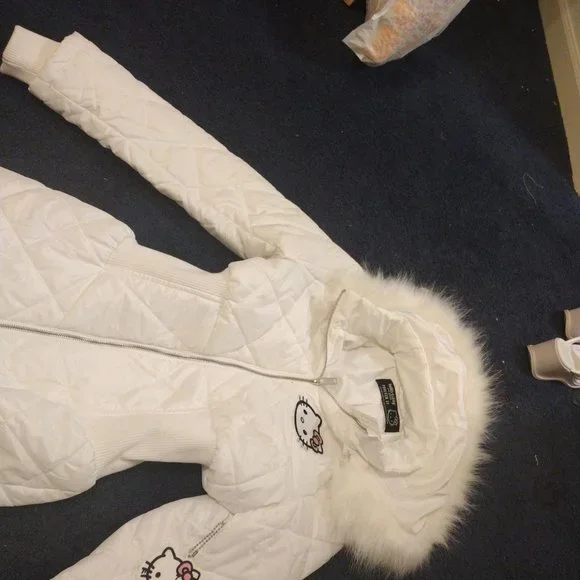 Limited Edition Hello Kitty snowsuit - Picture 3 of 3